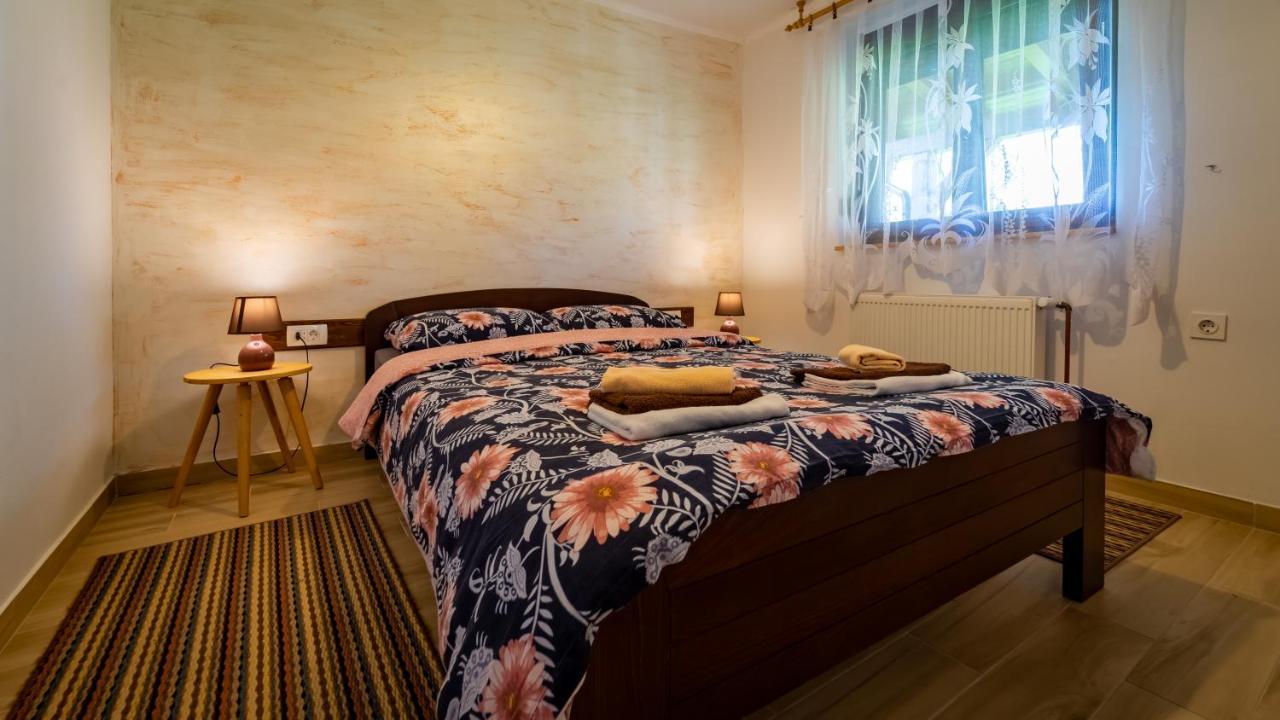 Holiday Home "Sleme" With Jacuzzi, Big Garden And Arbor With Fireplace Skrad Kültér fotó